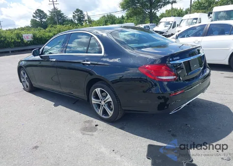 2017 Mercedes-Benz E 300 4Matic z USA, uszkodzony, nr VIN WDDZF4KB5HA171172